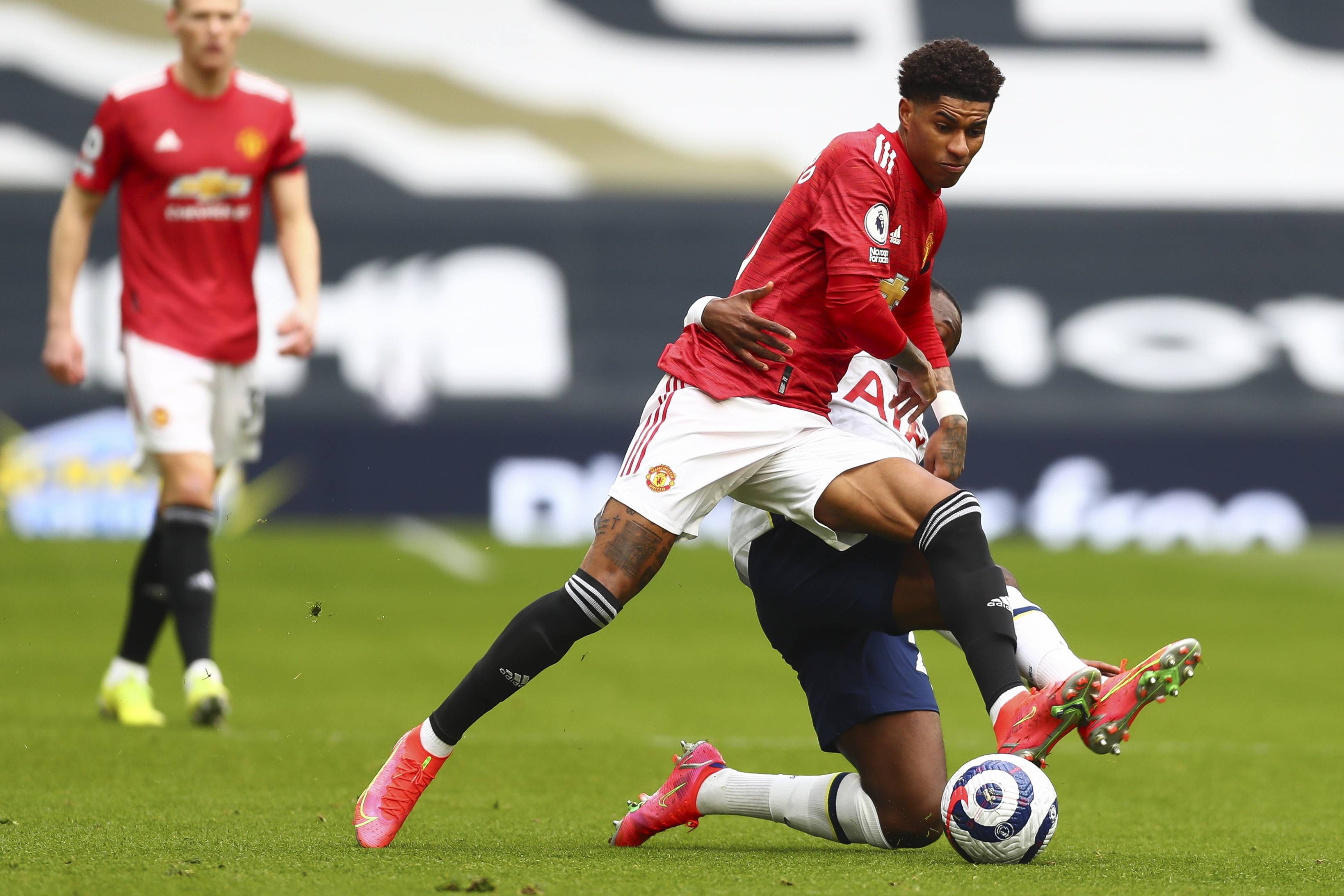 輕人是著眼 輕人是著眼